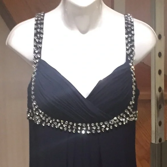 💕💕Host Pick💕💕Navy long evening gown with rhinestones - Picture 3 of 11